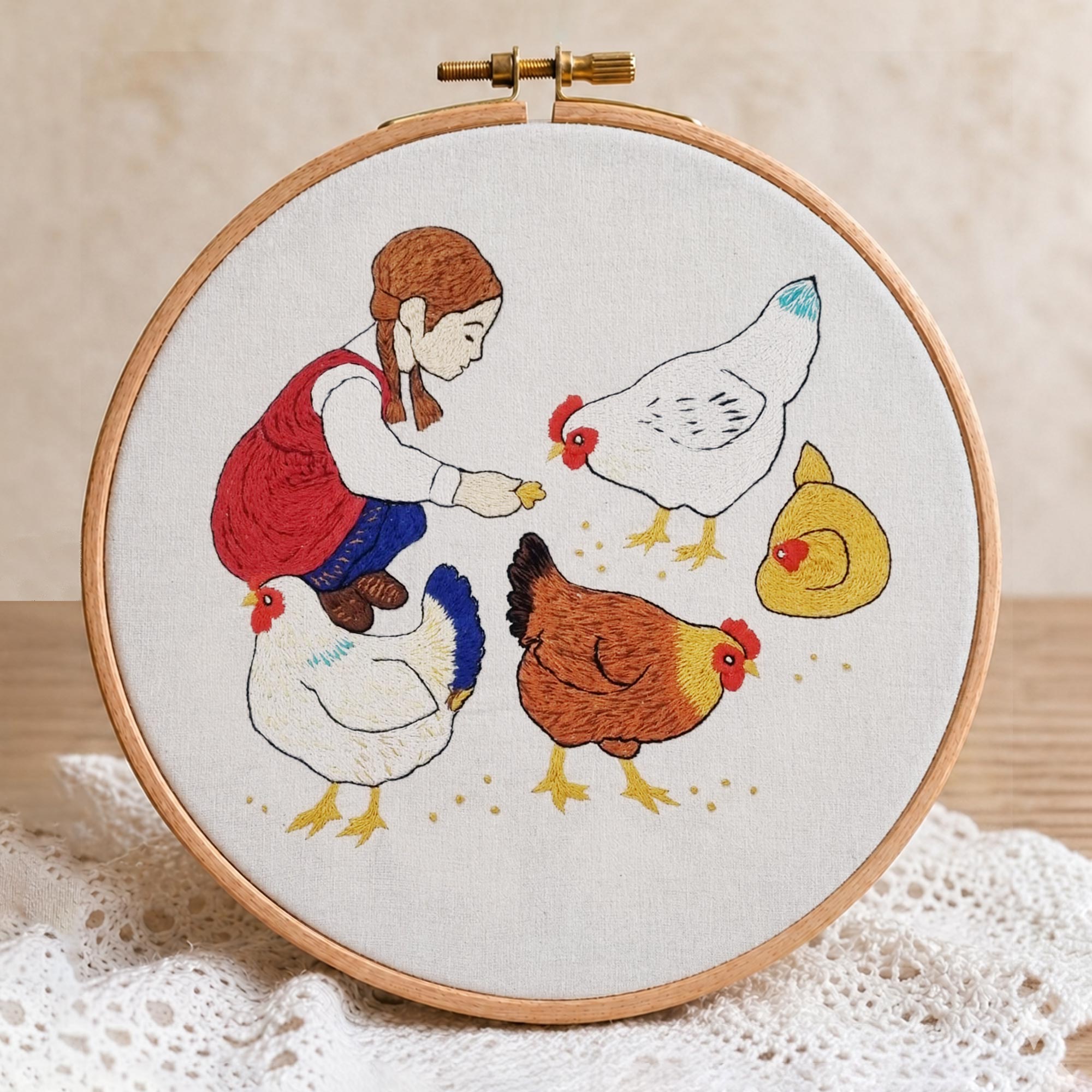 Broderidesign: Mata höns